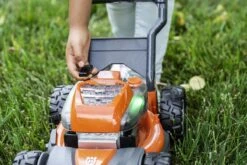 Husqvarna Speelgoed Grasmaaier -Husqvarna 546272601 5 HUSQVARNA20SPEELGOED20GRASMAAIER