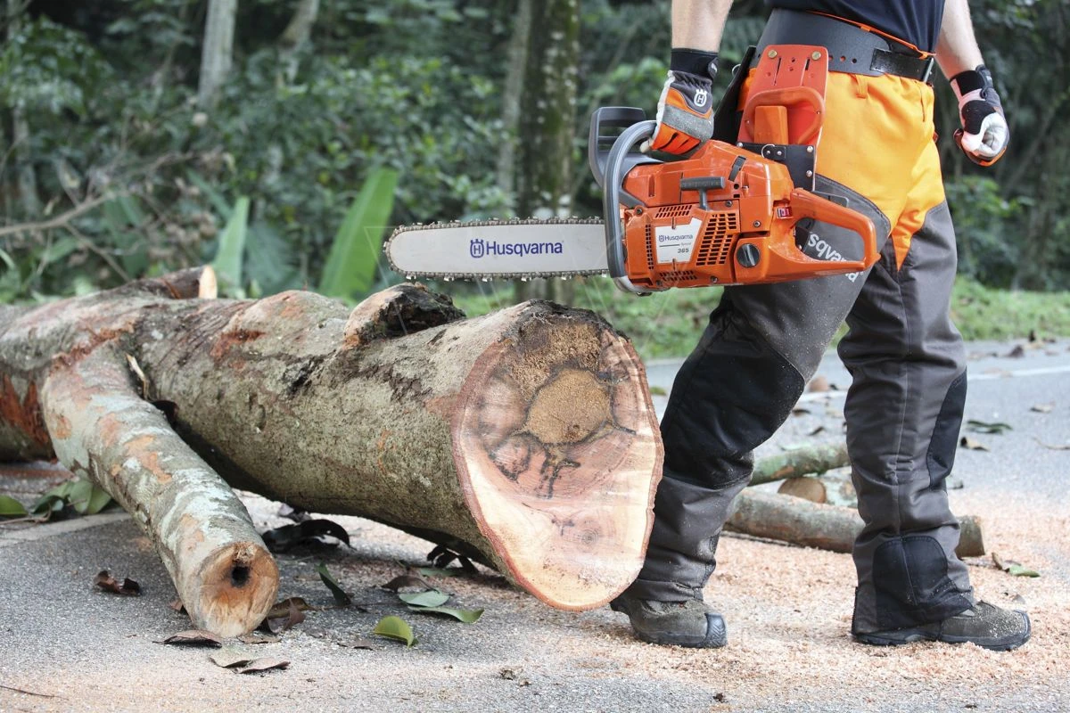 Husqvarna 365 kettingzaag - 45cm 4.9 pk Husqvarna 365 Kettingzaag - 45cm 4.9 Pk -Husqvarna 966428318 3 HUSQVARNA2036520X TORQ20KETTINGZAAG20 2045CM204.920PK