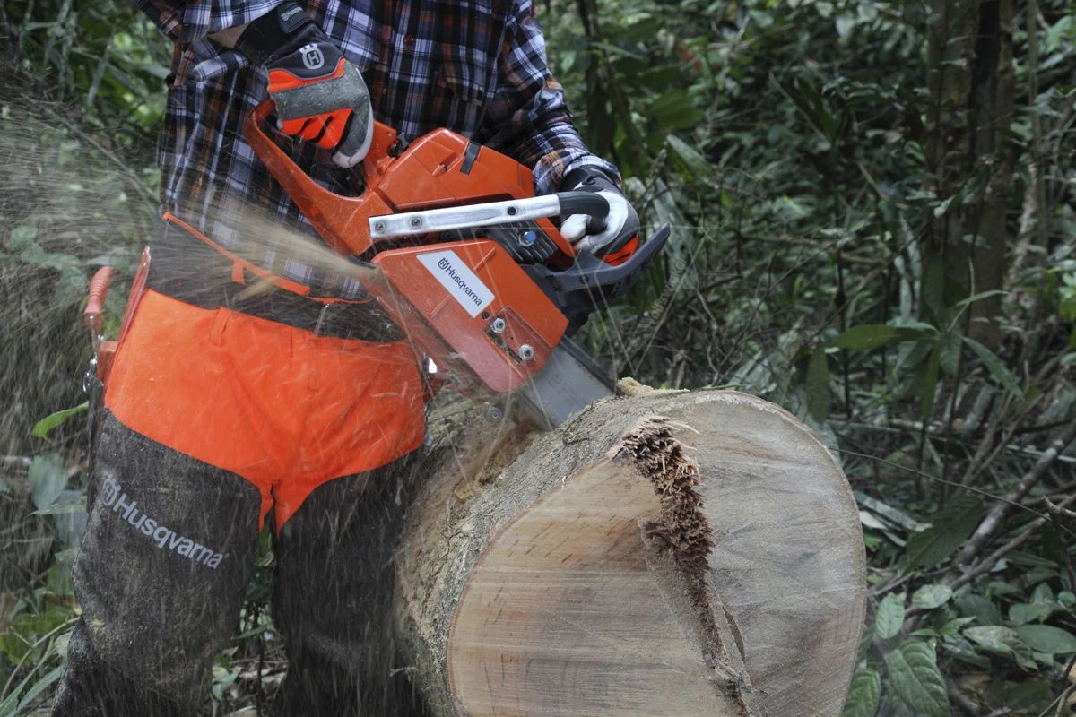 Husqvarna 365 kettingzaag - 45cm 4.9 pk Husqvarna 365 Kettingzaag - 45cm 4.9 Pk -Husqvarna 966428318 4 HUSQVARNA2036520X TORQ20KETTINGZAAG20 2045CM204.920PK