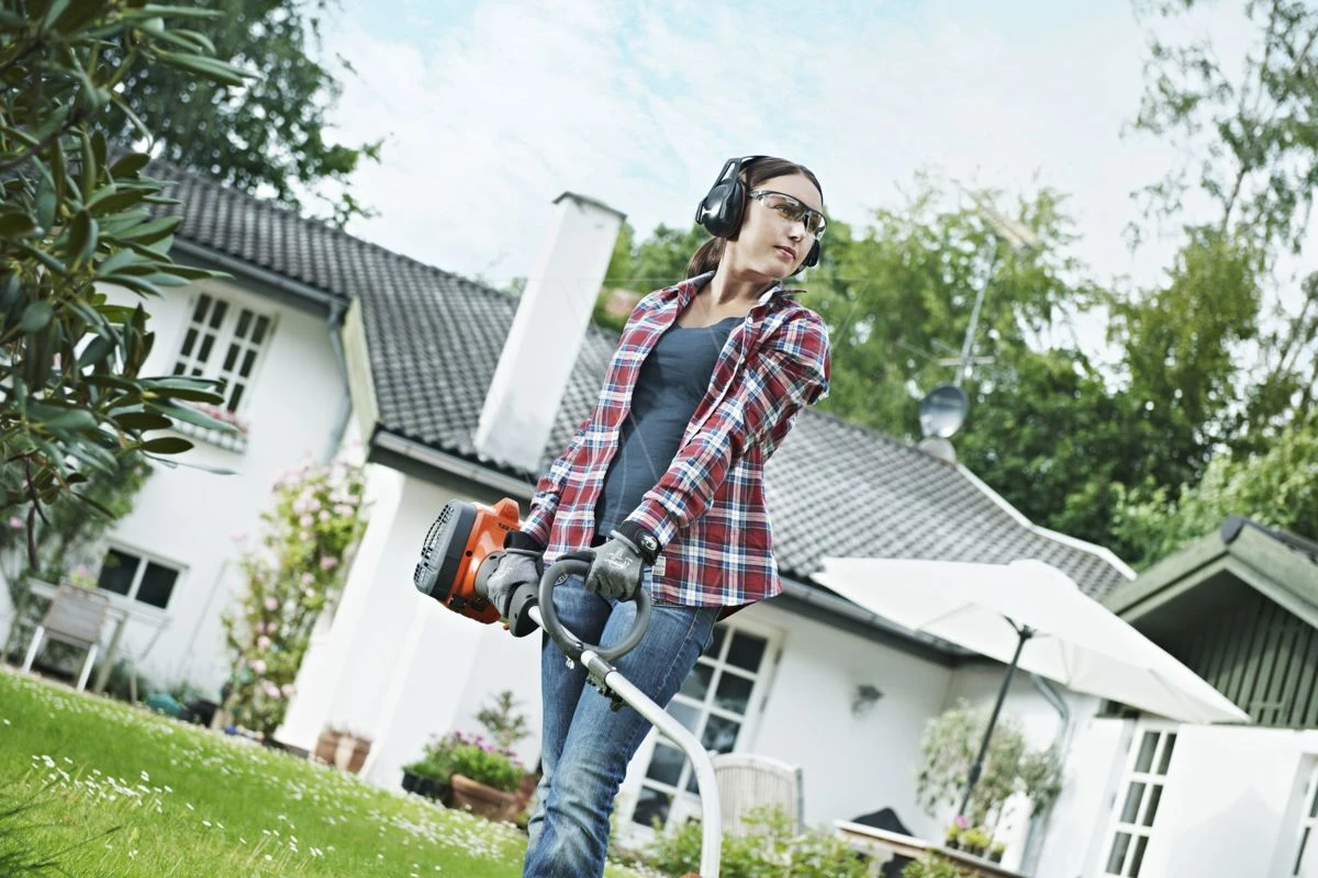 Husqvarna 122c graskanttrimmer 0.8 pk Husqvarna 122c Graskanttrimmer 0.8 Pk -Husqvarna 966779701 3 HUSQVARNA20122C20GRASKANTTRIMMER200.820PK